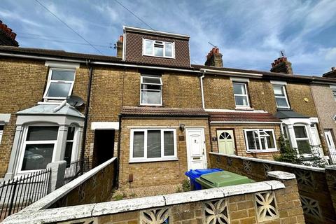 1 bedroom terraced house to rent, Tonge Road, Sittingbourne, Kent, ME10