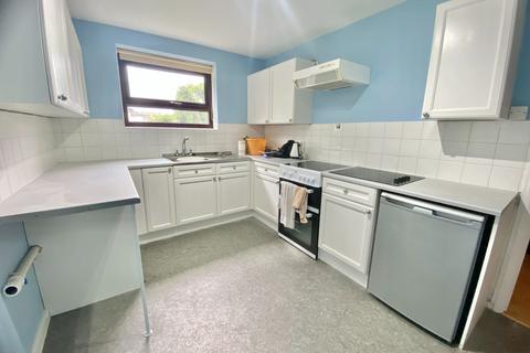 3 bedroom flat to rent, Shirley Court, Torwood Gardens Road, Torquay