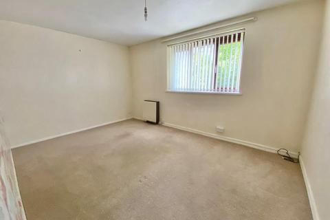 3 bedroom flat to rent, Shirley Court, Torwood Gardens Road, Torquay