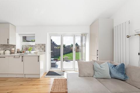 2 bedroom ground floor flat to rent, Boundfield Road, Catford, London, SE6 1PR