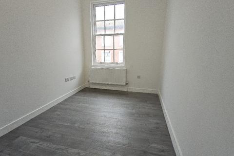 2 bedroom apartment to rent, High Street, Hythe