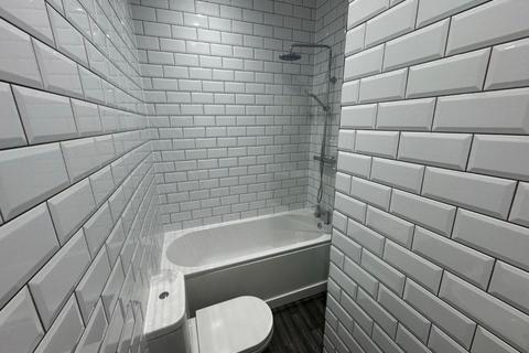 2 bedroom apartment to rent, High Street, Hythe