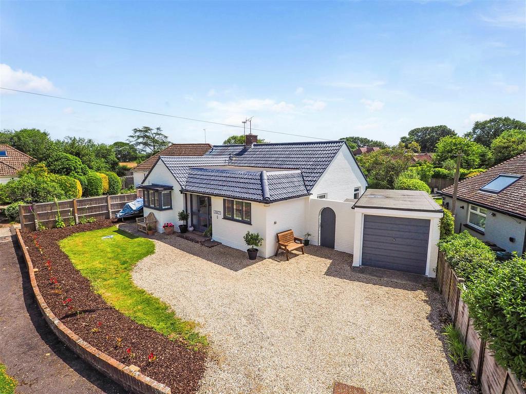 Springfield Close, Birdham 3 bed detached bungalow £575,000