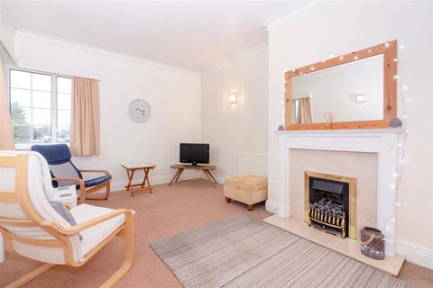 2 bedroom flat to rent, Daneswood House, Southview Drive, Worthing