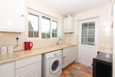 2 bedroom flat to rent, Daneswood House, Southview Drive, Worthing
