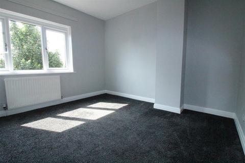 3 bedroom semi-detached house to rent, Westerton Road, Tingley, Wakefield