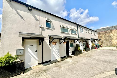3 bedroom apartment to rent, Victoria Avenue , Southend-On-Sea