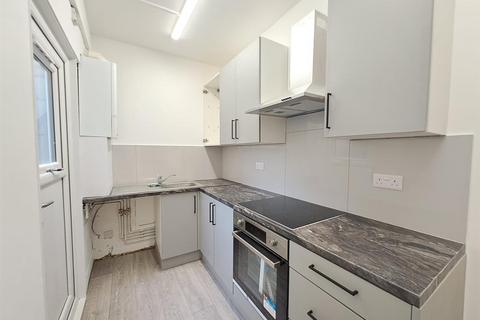 2 bedroom house to rent, Lincoln Road, Enfield