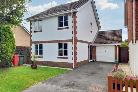 4 bedroom detached house for sale, Fontwell Close, Fontwell