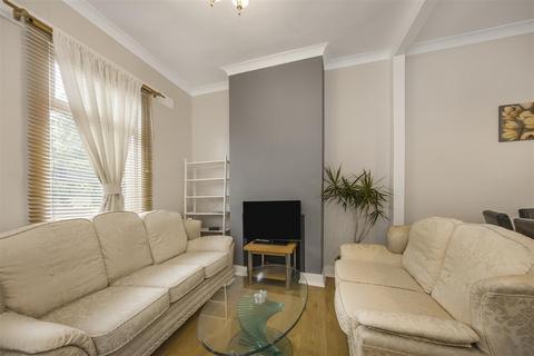 3 bedroom terraced house to rent, Forest View, London E11