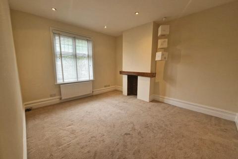 2 bedroom flat to rent, Hermon Hill, London E18