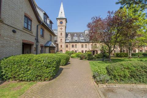 1 bedroom flat for sale, River Meads, St Margarets