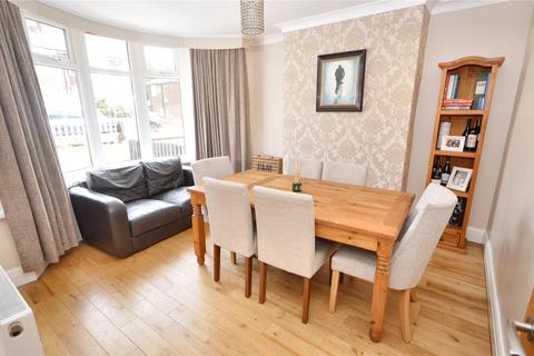 3 bedroom semi-detached house for sale, Spennithorne Avenue, Leeds, West Yorkshire