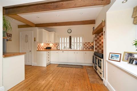 1 Carlton Grange, Yeadon, Leeds, LS19 7UY