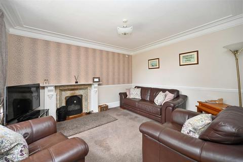 1 Carlton Grange, Yeadon, Leeds, LS19 7UY