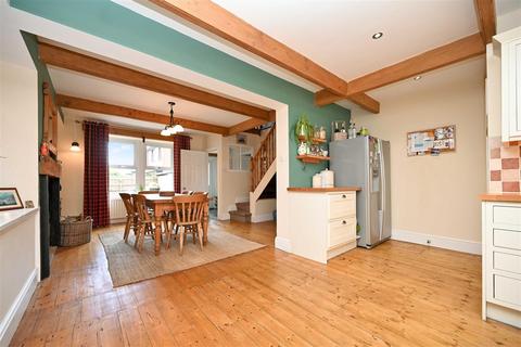 1 Carlton Grange, Yeadon, Leeds, LS19 7UY