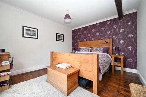 1 Carlton Grange, Yeadon, Leeds, LS19 7UY