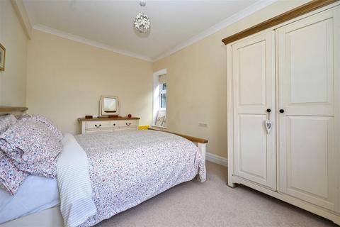 1 Carlton Grange, Yeadon, Leeds, LS19 7UY