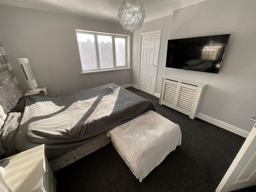 Bedroom one (2).jpeg
