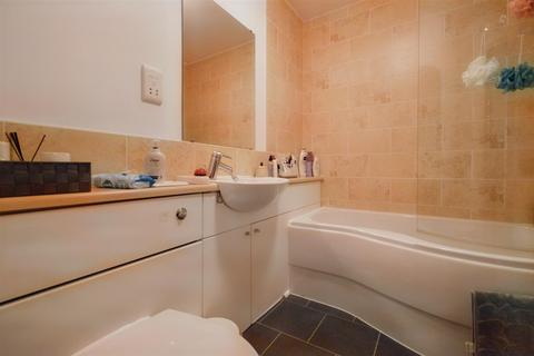 2 bedroom flat to rent, The Approach, Lifebuilding, St James, NN5