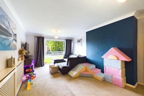 16 Ascot Gardens, Dereham, NR19 1QB