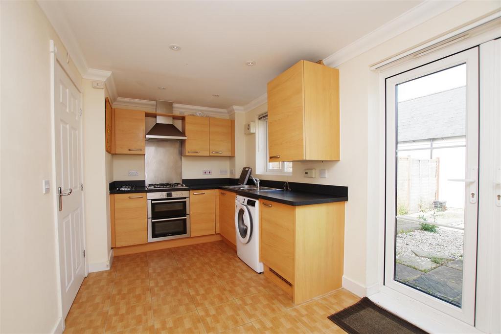 Portland Avenue, Swindon SN1 2 bed terraced house to rent £1,100 pcm