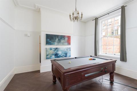 18 Ashgate Road, Sheffield, S10 3BZ