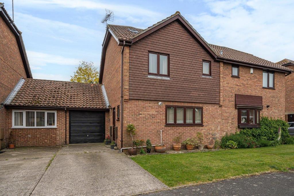 Fordwich Place, Sandwich CT13 4 bed semidetached house to rent £