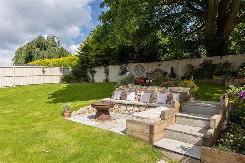 7 Derwent Road, Pickering, YO18 7UA