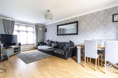 3 bedroom terraced house for sale, Chesterford Green, Basildon SS14