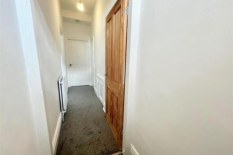 2 bedroom flat to rent, Curzon Street, Bensham, Gateshead