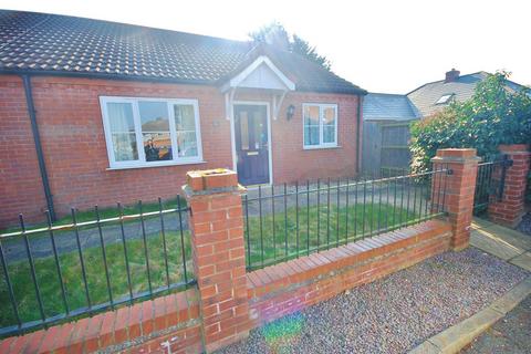 2 bedroom semi-detached bungalow to rent, Telford Court, Spalding