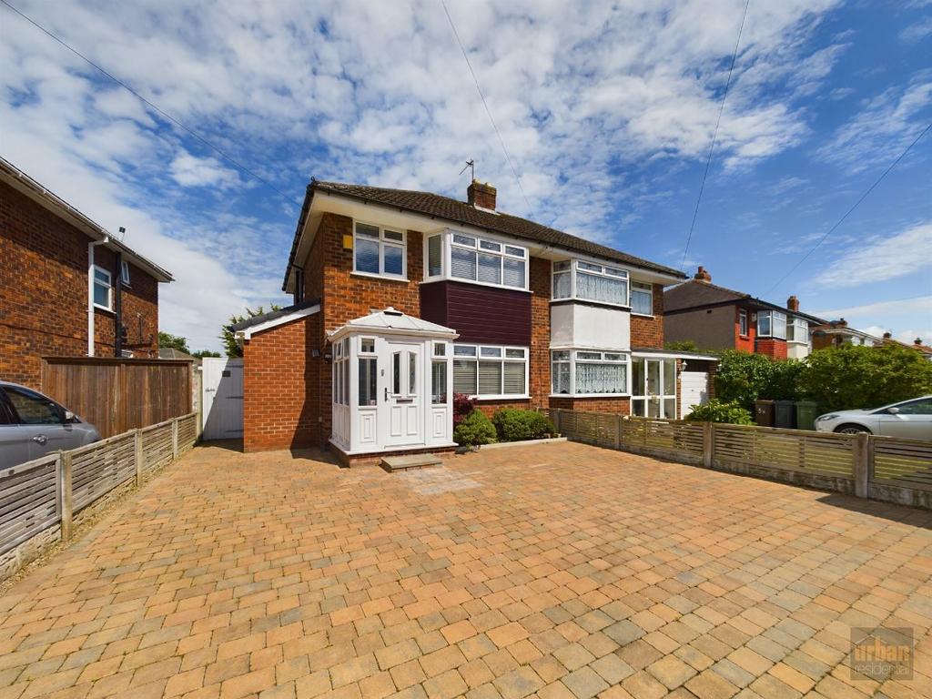 Clent Avenue, Lydiate 3 bed semi-detached house - £1,250 pcm (£288 pw)