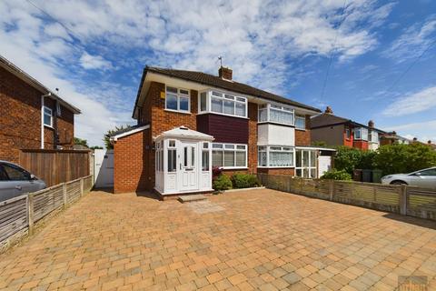 3 bedroom semi-detached house to rent, Clent Avenue, Lydiate