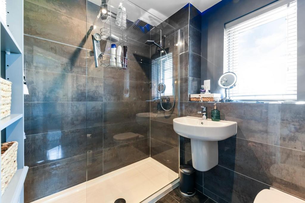 OAKTREE CLOSE, 2 (3).jpg