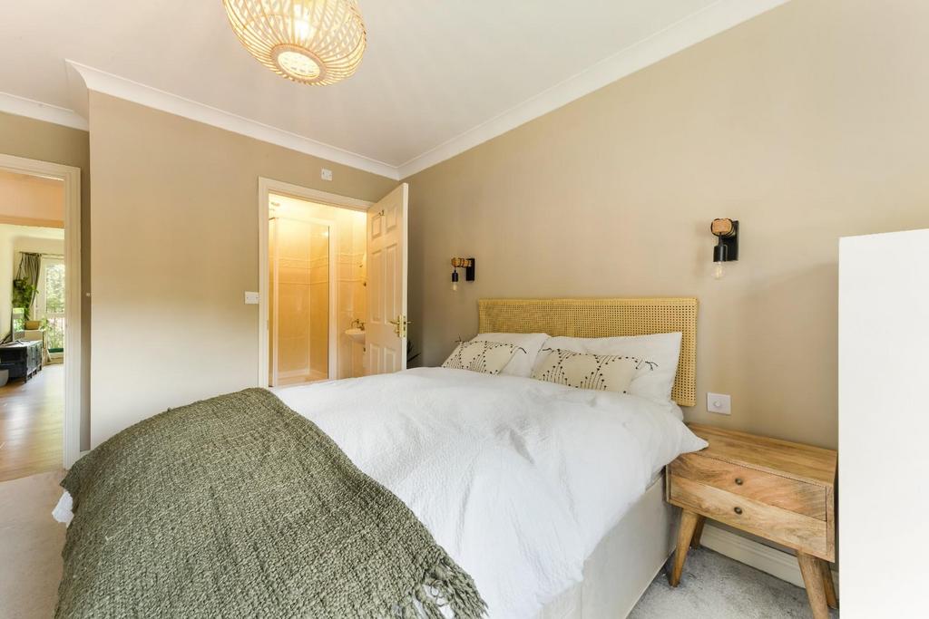 DENNEY PLACE, FLAT 3 (14).jpg