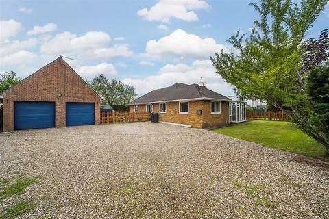 4 bedroom detached bungalow for sale, The Green, Dauntsey