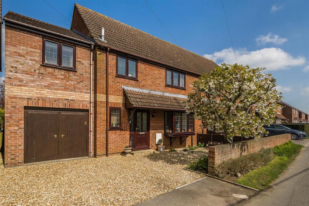 Lye Common, Christian Malford... 4 bed semidetached house for sale £