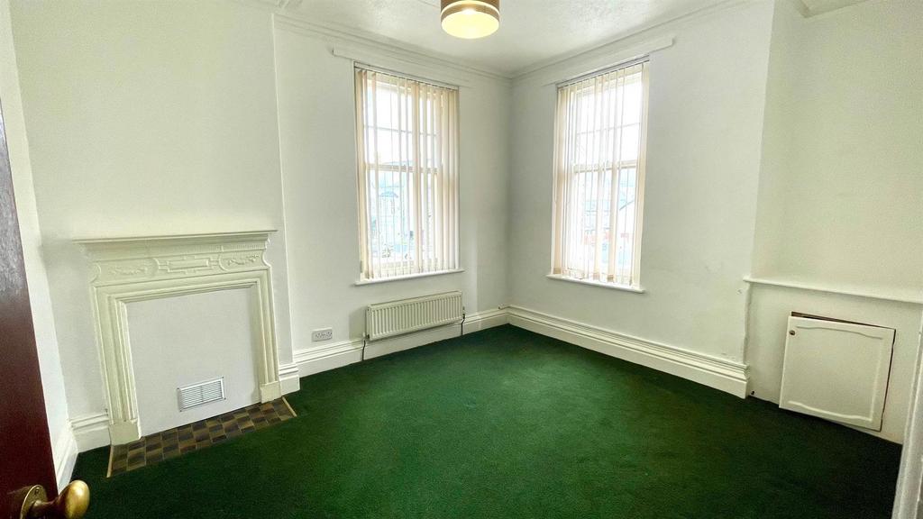 Double aspect bedroom 1