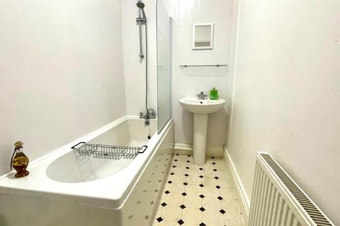 Flat 2, 28 Caroline Road, Llandudno, LL30 2TY