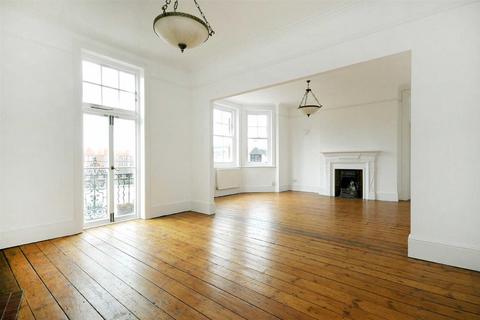 3 bedroom flat for sale, Glyn Mansions, Hammersmith Road, London, W14