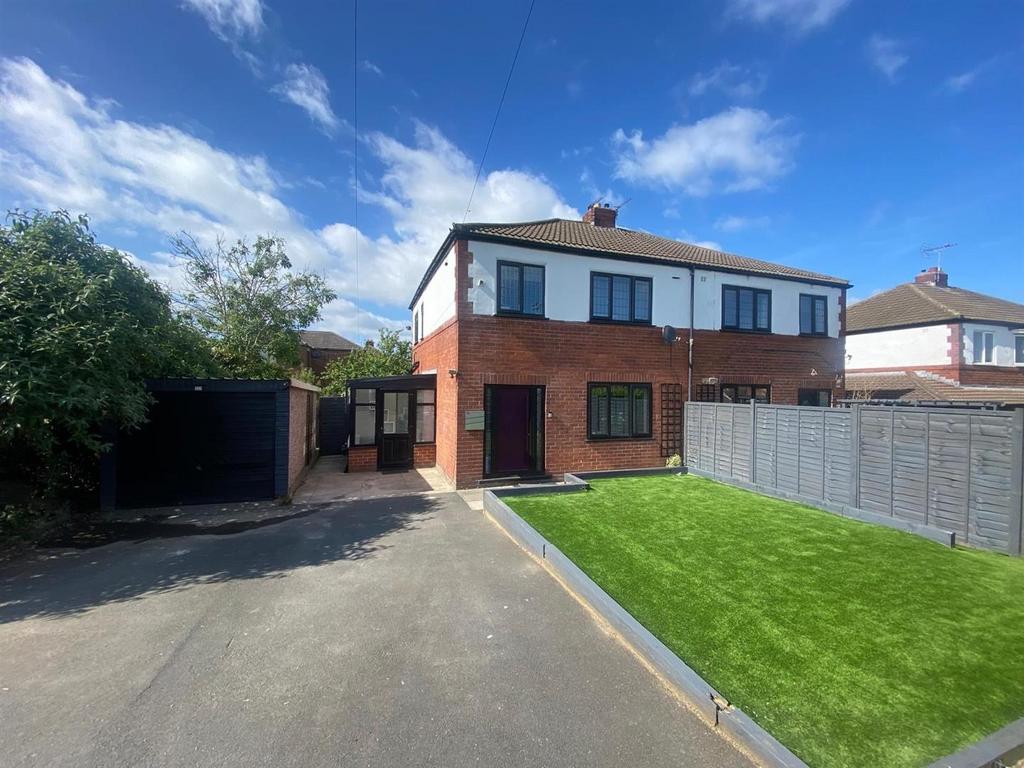 Lumb Lane, Liversedge 3 bed semidetached house for sale £245,000