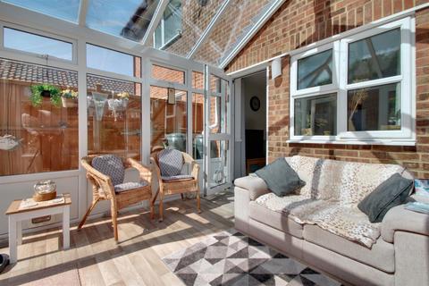 2 bedroom house for sale, Bridgnorth Close, Worthing