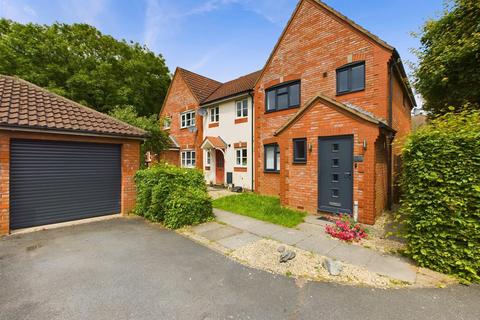 3 bedroom end of terrace house for sale, Hathorn Road, Hucclecote, Gloucester