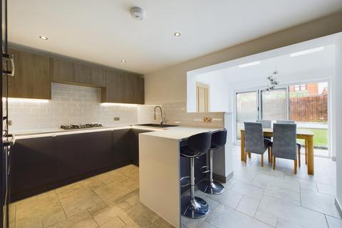 3 bedroom end of terrace house for sale, Hathorn Road, Hucclecote, Gloucester