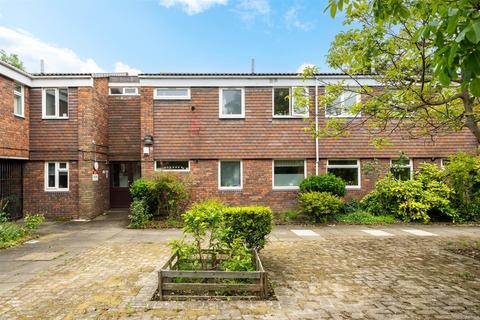 39 Ambleside, Bromley, BR1 4DN