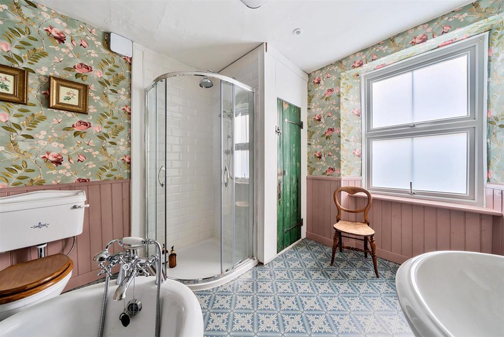 Bathroom 2.jpg