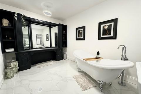 126 Manchester Road, Wilmslow, SK9 2LE