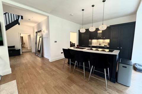 126 Manchester Road, Wilmslow, SK9 2LE