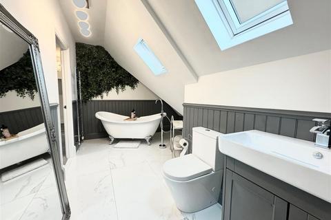 126 Manchester Road, Wilmslow, SK9 2LE